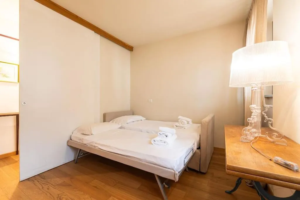 Elegante Trilocale Nel Cuore Di Brera - Mirable Pm Milan 0*,  Italy